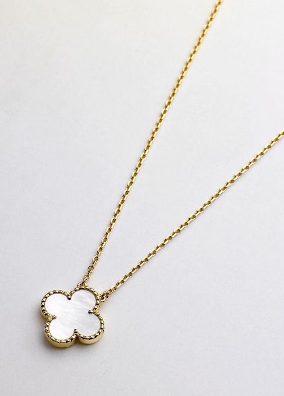 Flower Clover necklace