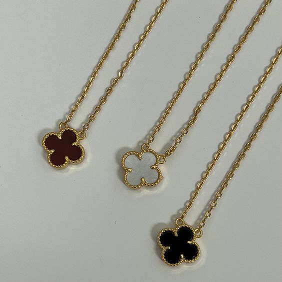 Flower Clover necklace