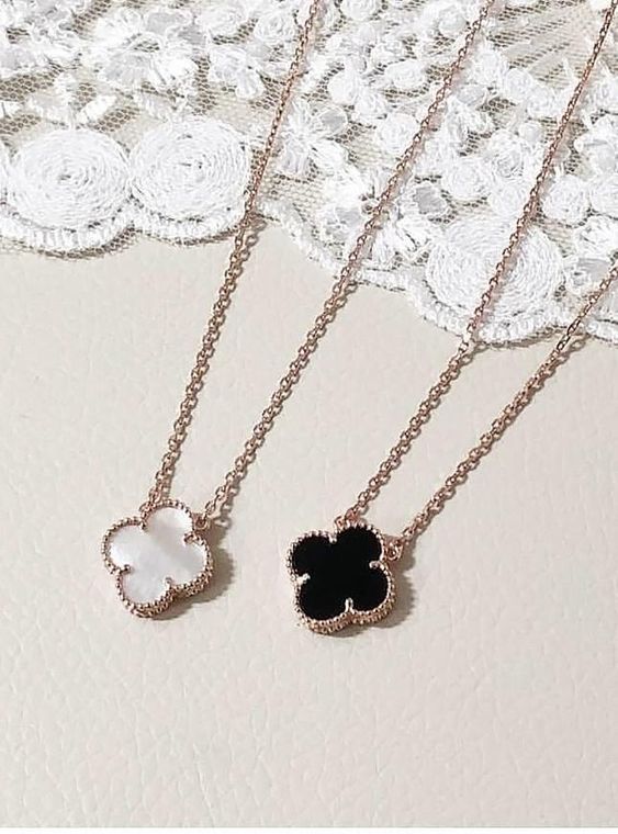 Flower Clover necklace